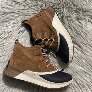 Sorel Brown and Black Ankle Boots